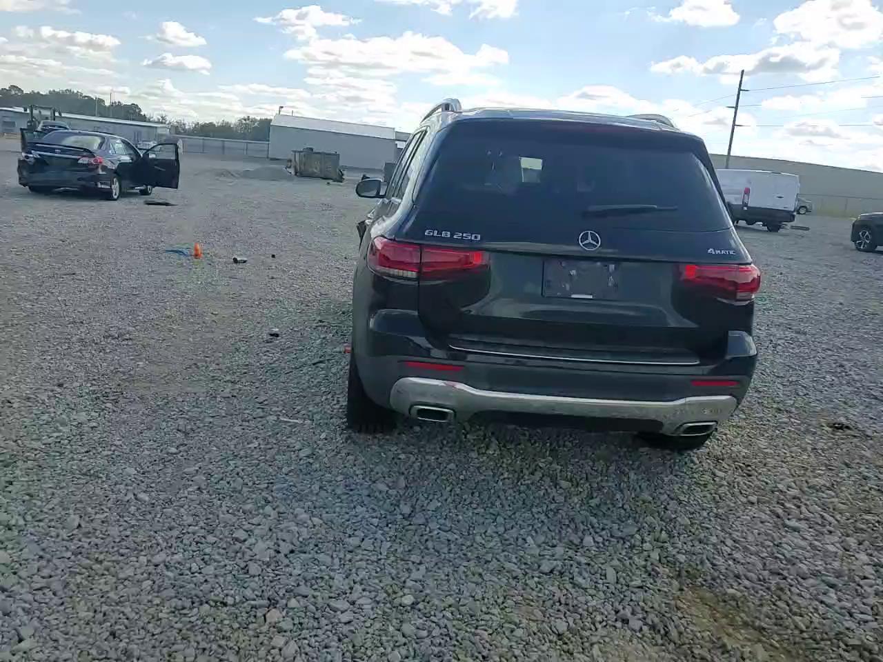 Фото: W1N4M4HB1LW033649