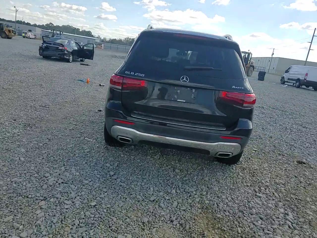 Фото: W1N4M4HB1LW033649