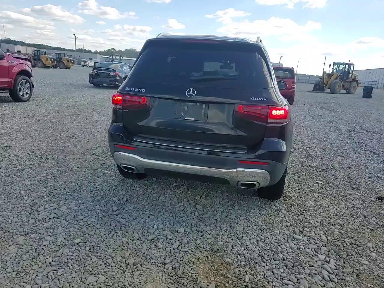 Фото: W1N4M4HB1LW033649