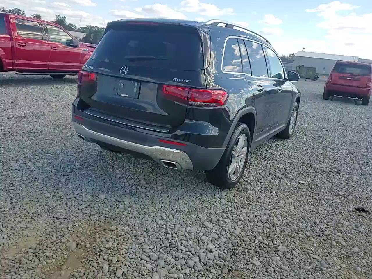 Фото: W1N4M4HB1LW033649