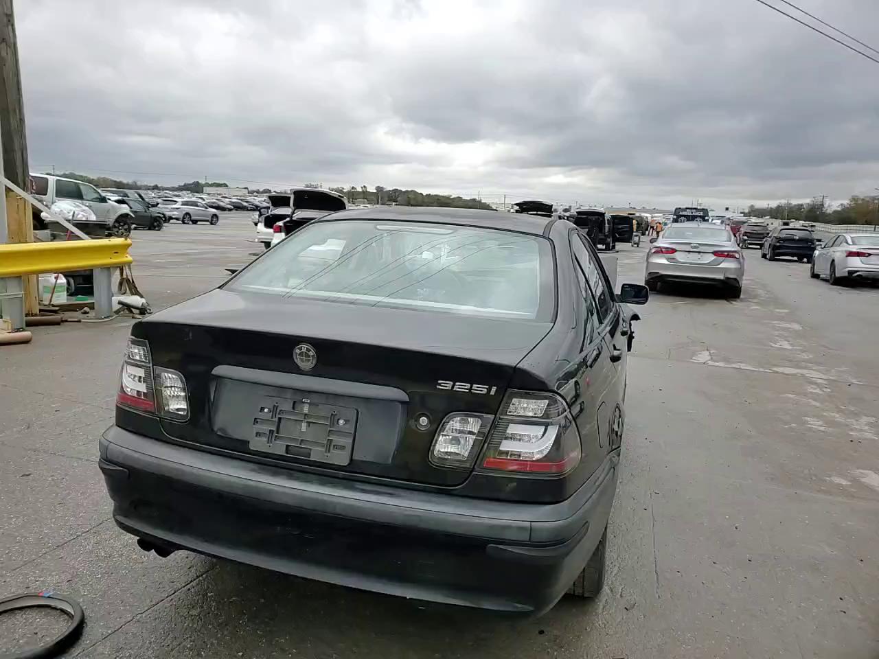 Фото: WBAEV33442KL71562