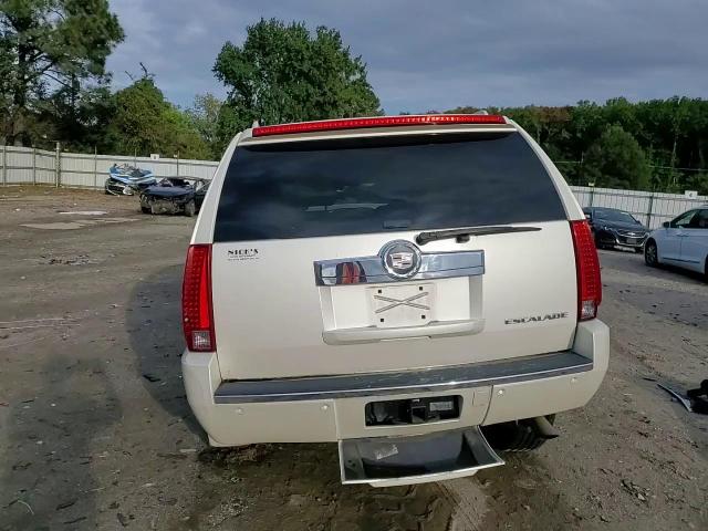 2008 Cadillac Escalade Luxury VIN: 1GYFK63858R152091 Lot: 85839285