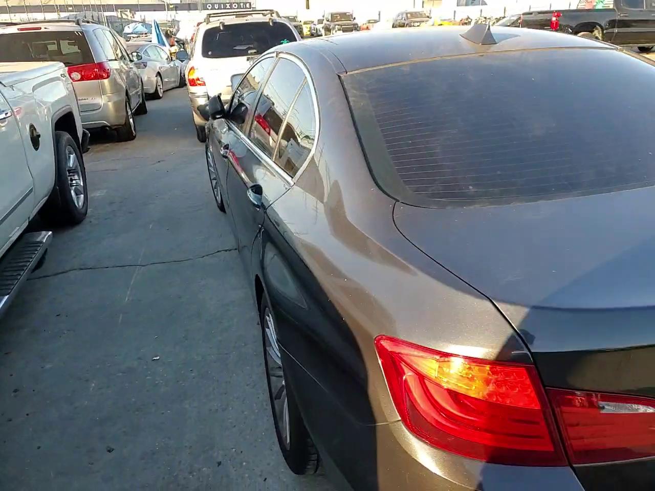 Фото: WBAFR7C53BC266997