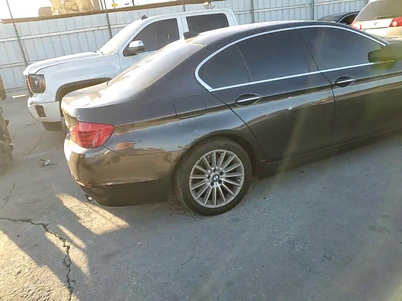 Фото: WBAFR7C53BC266997