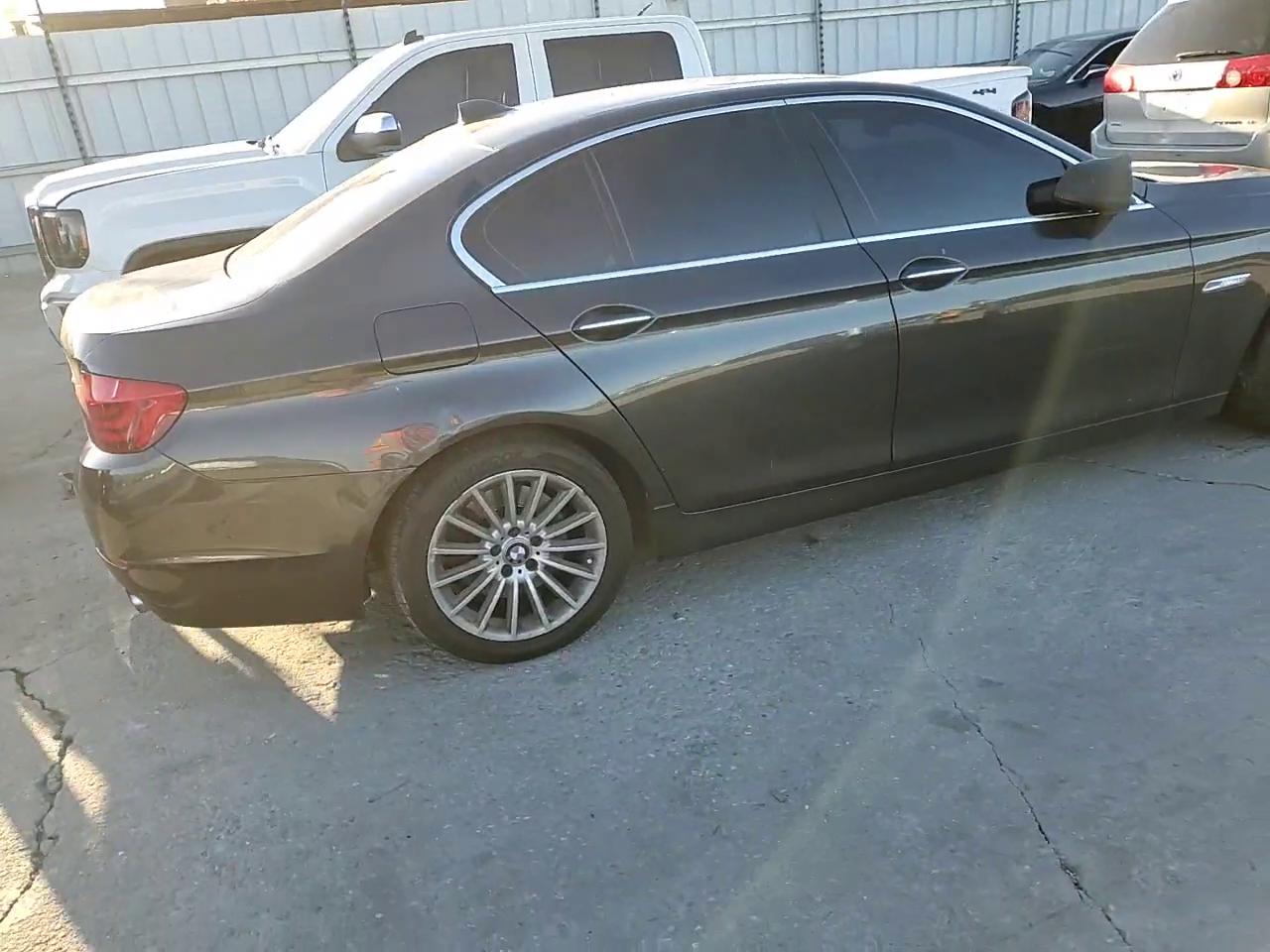 Фото: WBAFR7C53BC266997