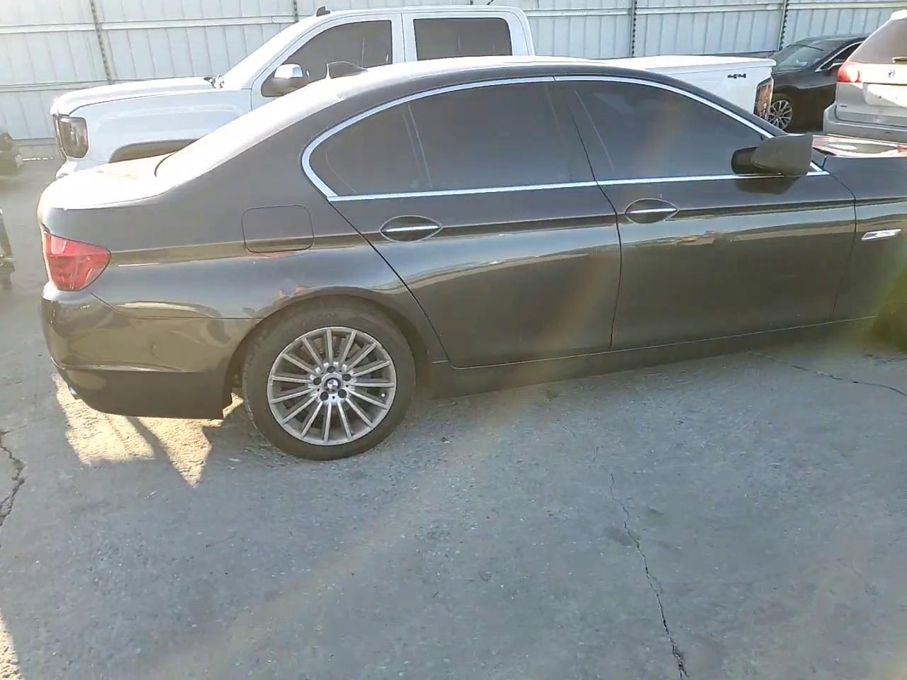 Фото: WBAFR7C53BC266997