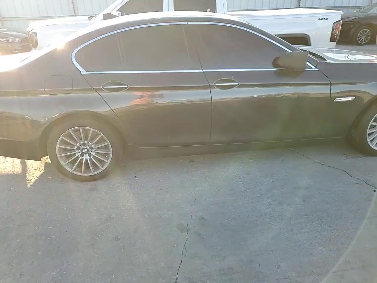 Фото: WBAFR7C53BC266997