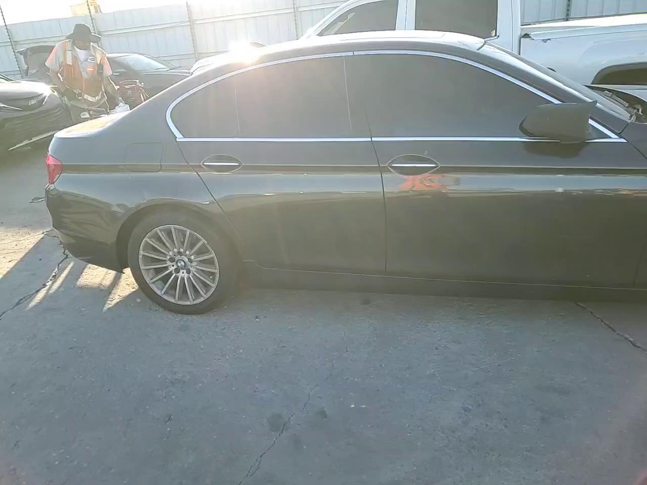 Фото: WBAFR7C53BC266997