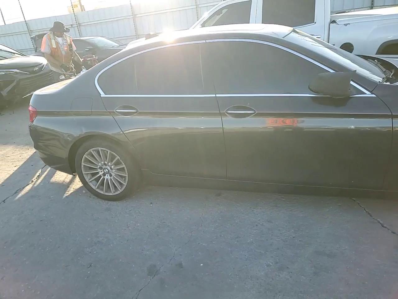 Фото: WBAFR7C53BC266997