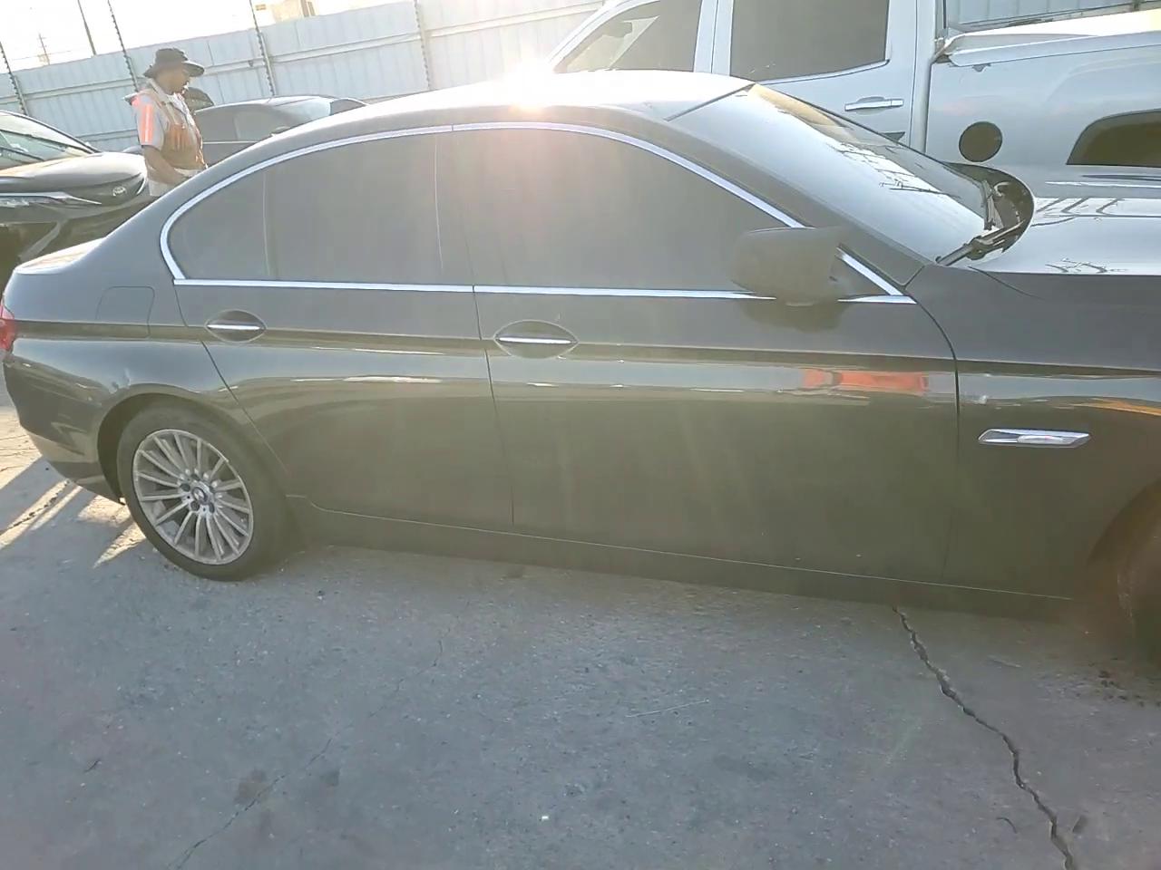 Фото: WBAFR7C53BC266997