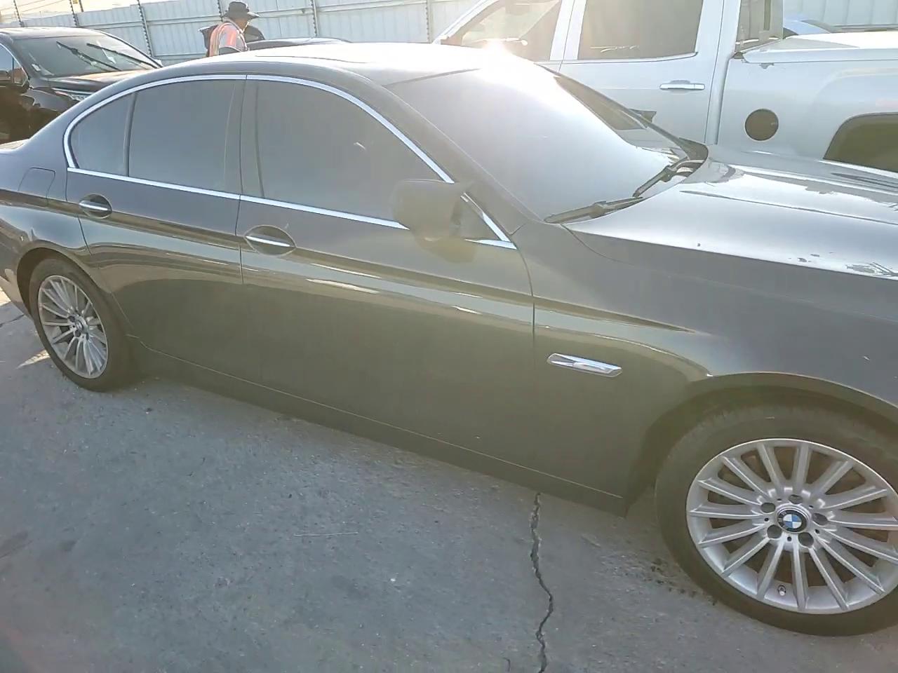 Фото: WBAFR7C53BC266997