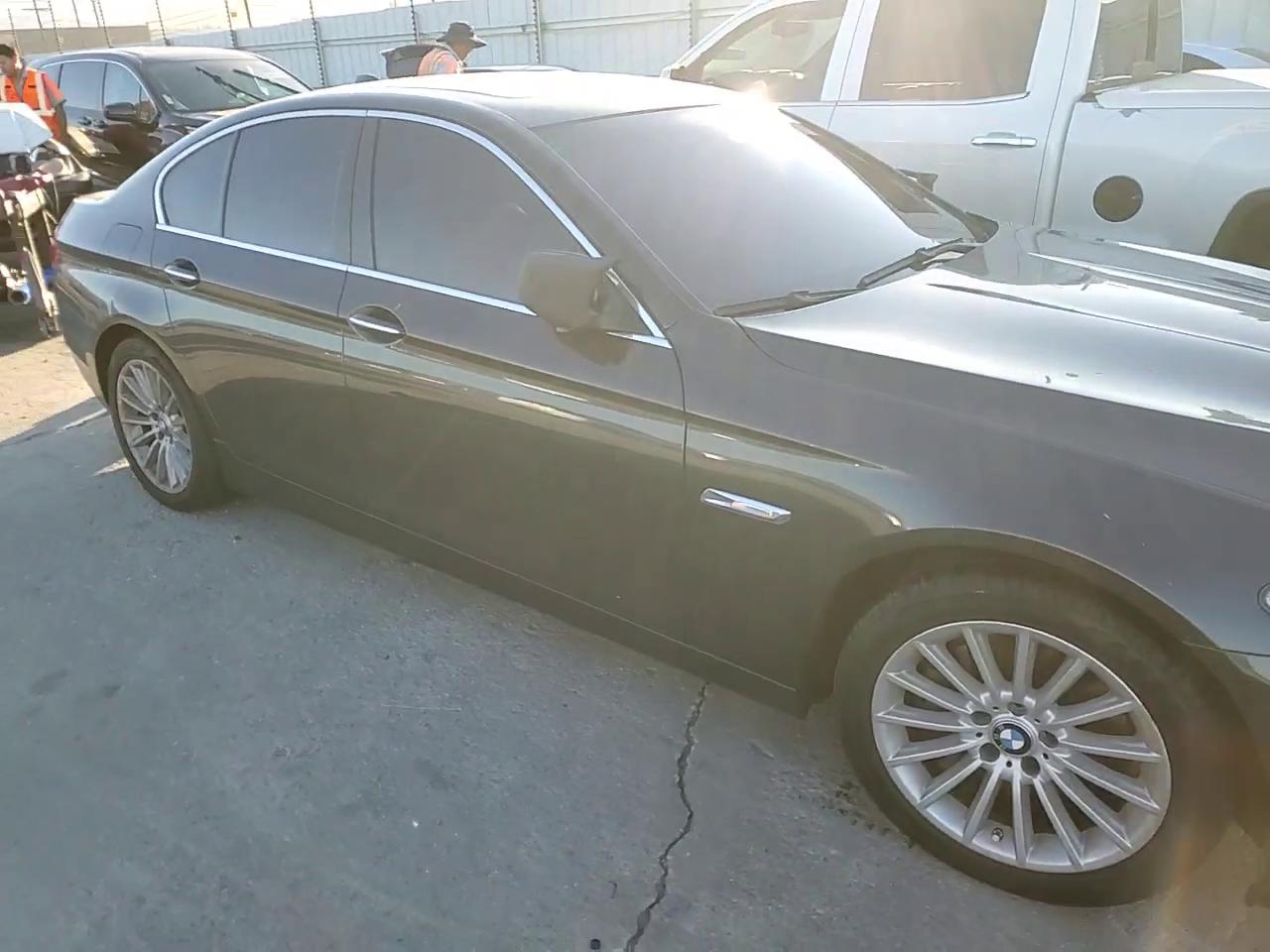 Фото: WBAFR7C53BC266997