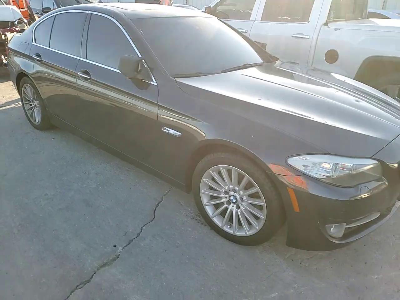 Фото: WBAFR7C53BC266997