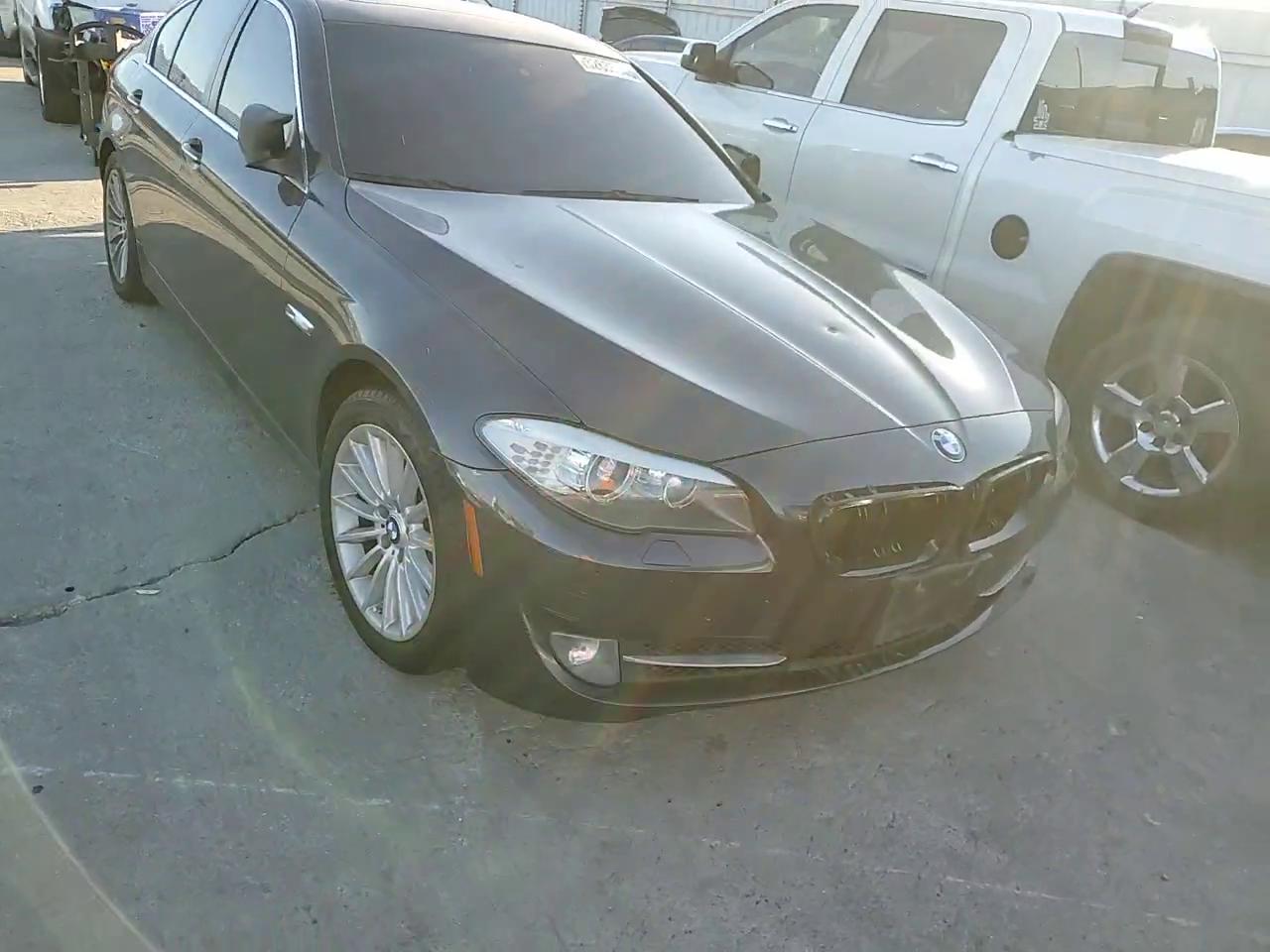 Фото: WBAFR7C53BC266997