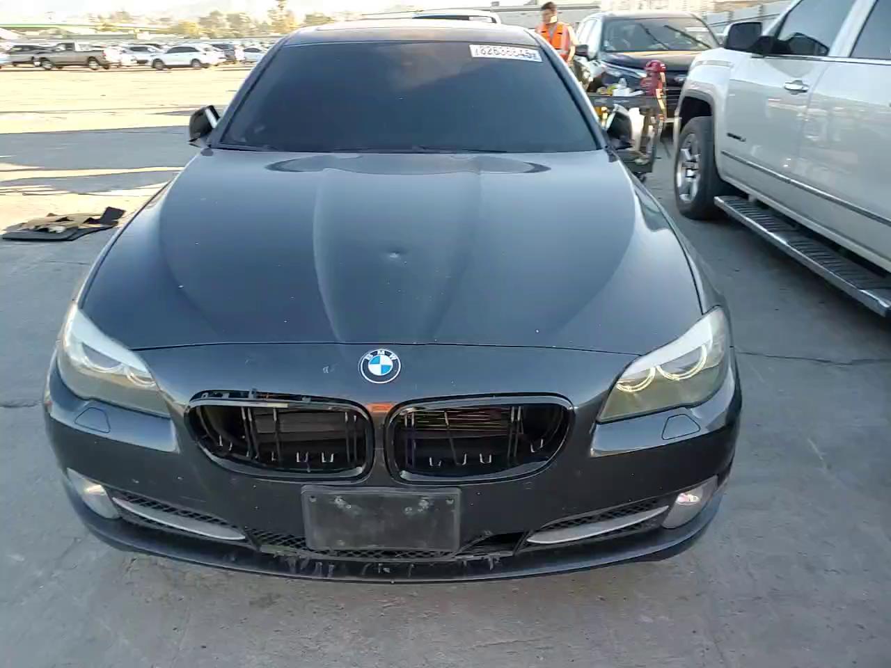 Фото: WBAFR7C53BC266997