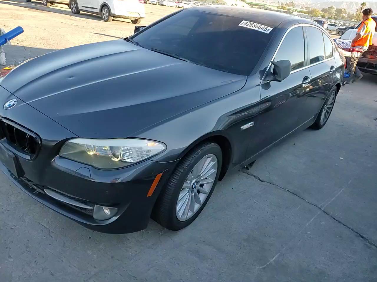 Фото: WBAFR7C53BC266997