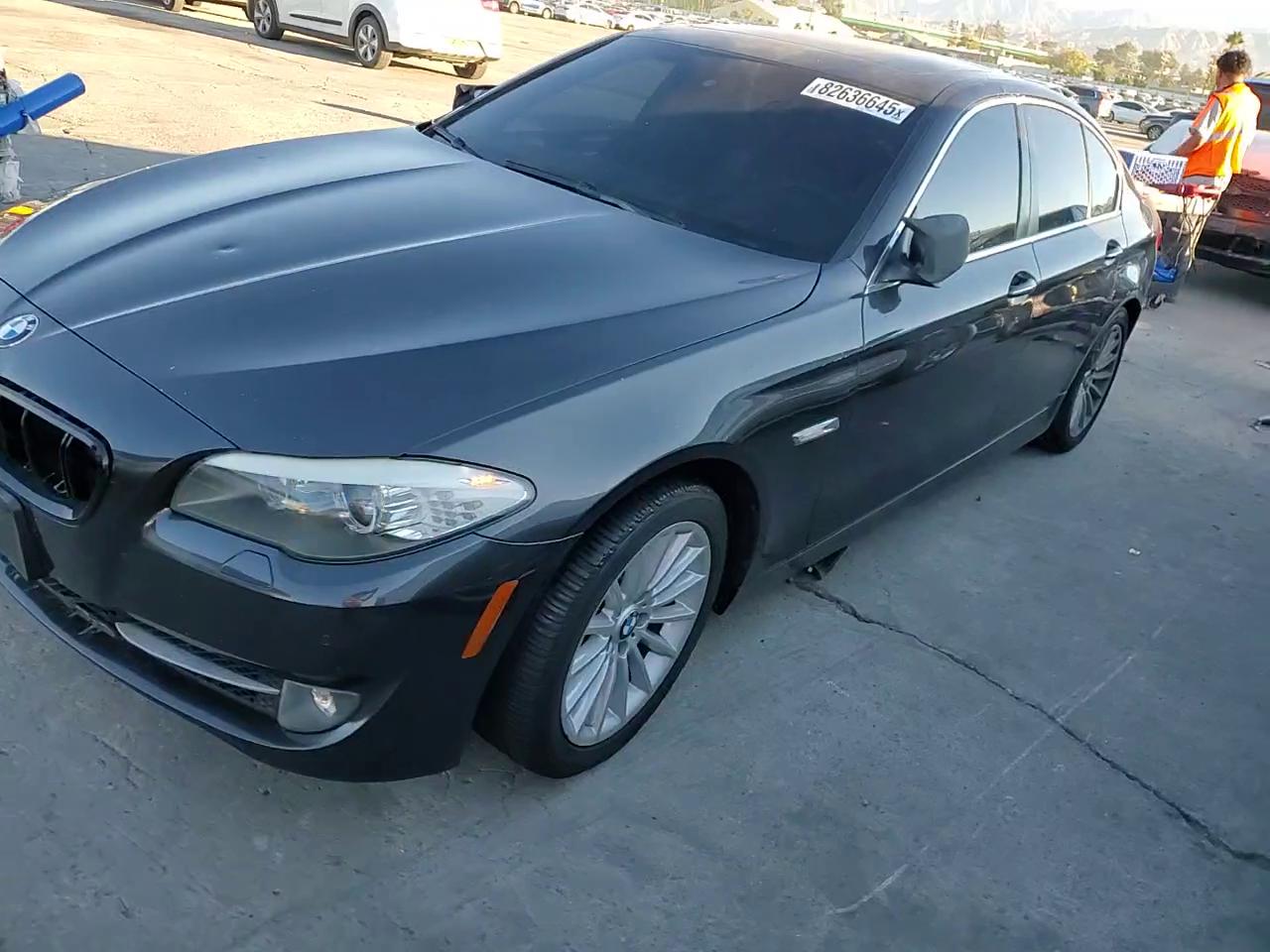 Фото: WBAFR7C53BC266997