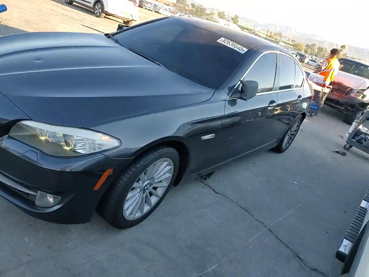 Фото: WBAFR7C53BC266997