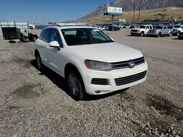2011 Volkswagen Touareg V6 VIN: WVGFF9BP2BD007045 Lot: 82288525
