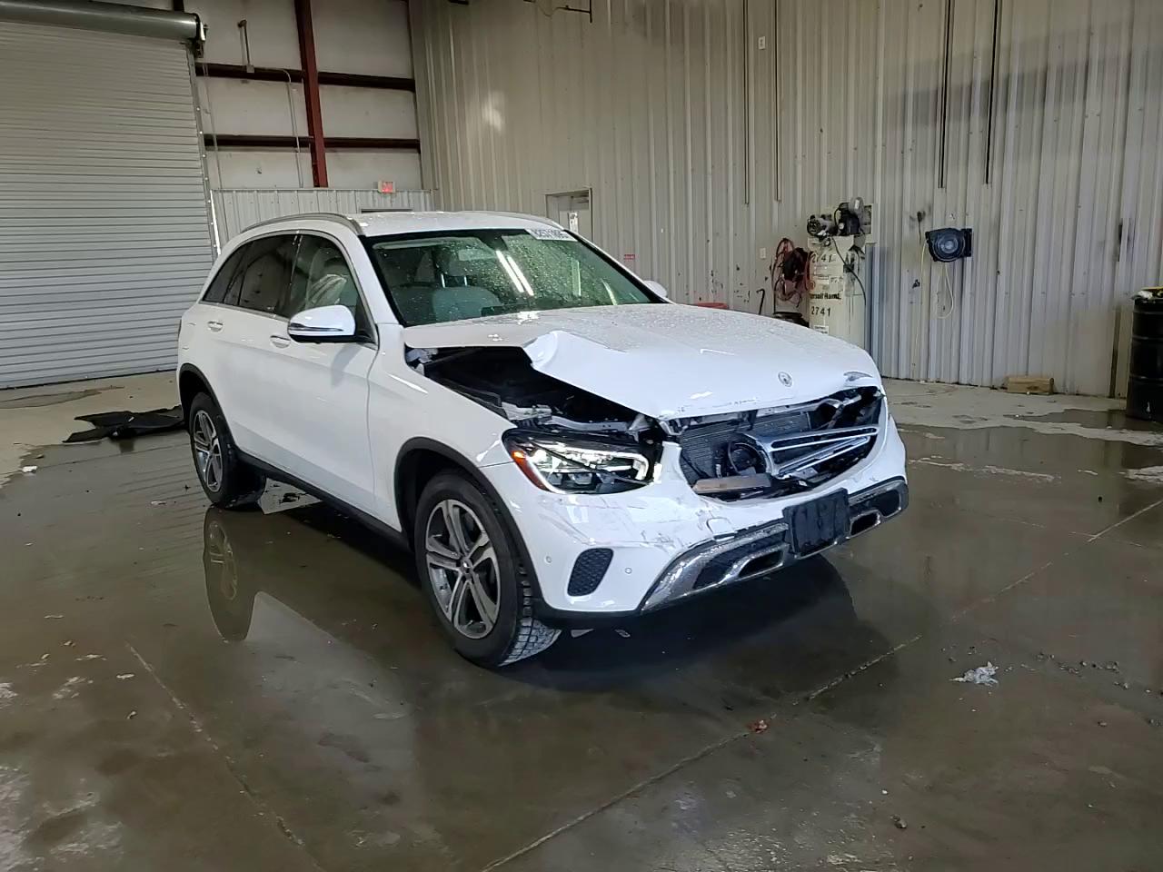 Фото: WDC0G8EBXLF745581