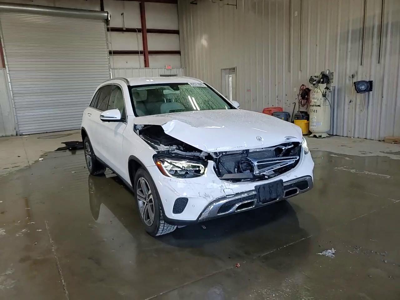 Фото: WDC0G8EBXLF745581