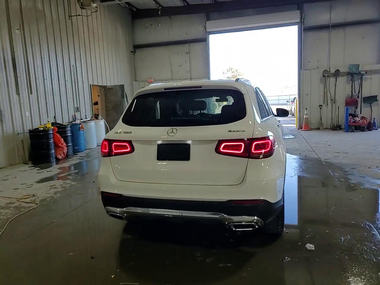 Фото: WDC0G8EBXLF745581