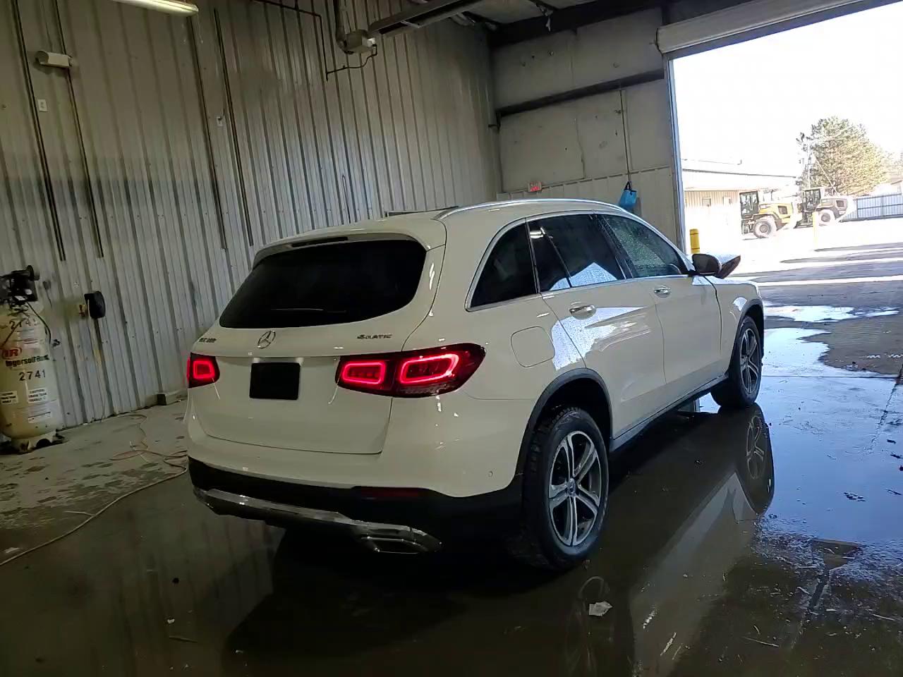 Фото: WDC0G8EBXLF745581