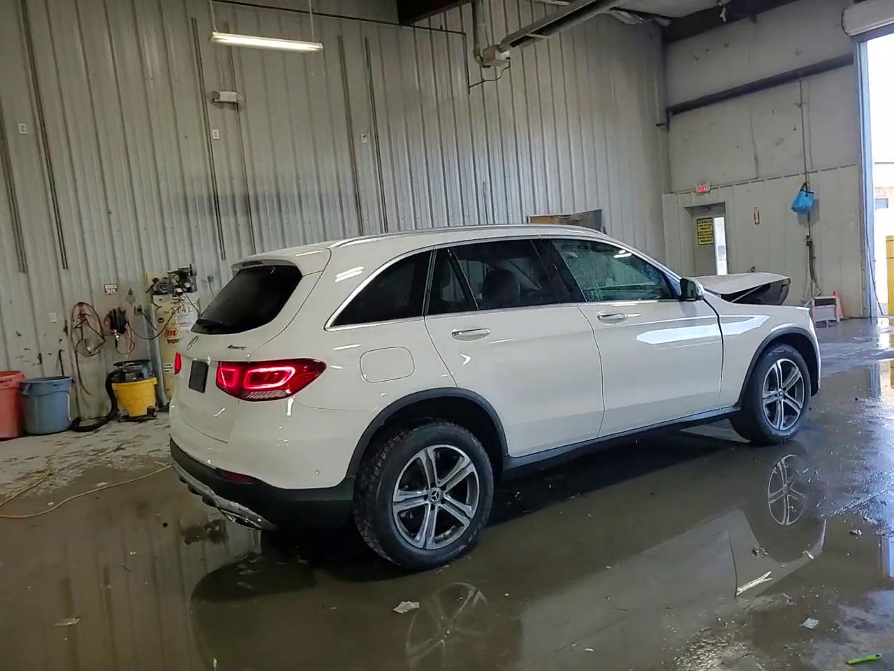 Фото: WDC0G8EBXLF745581