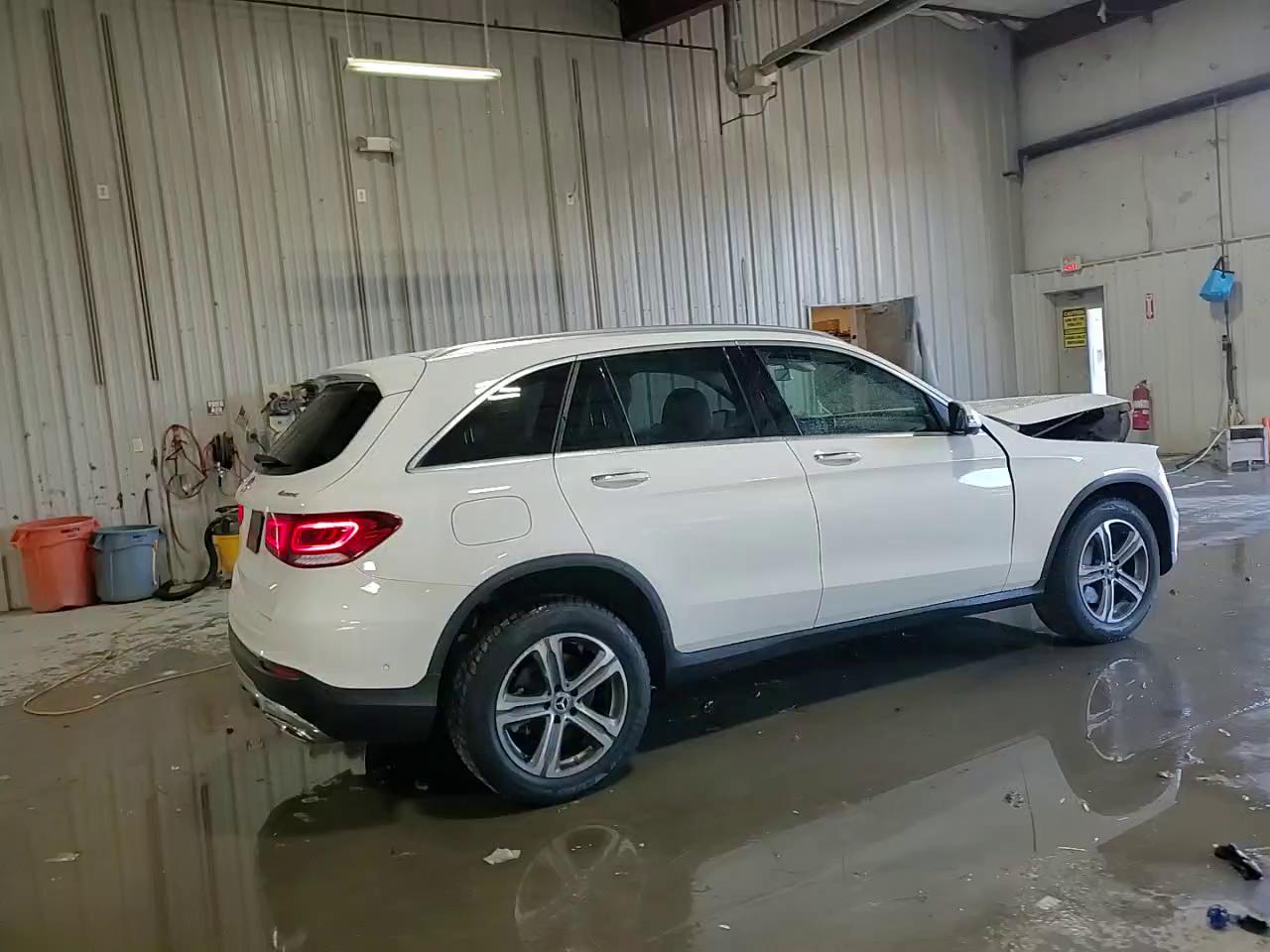 Фото: WDC0G8EBXLF745581