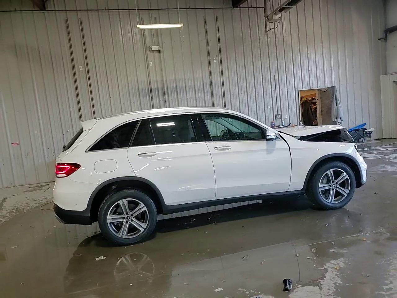 Фото: WDC0G8EBXLF745581