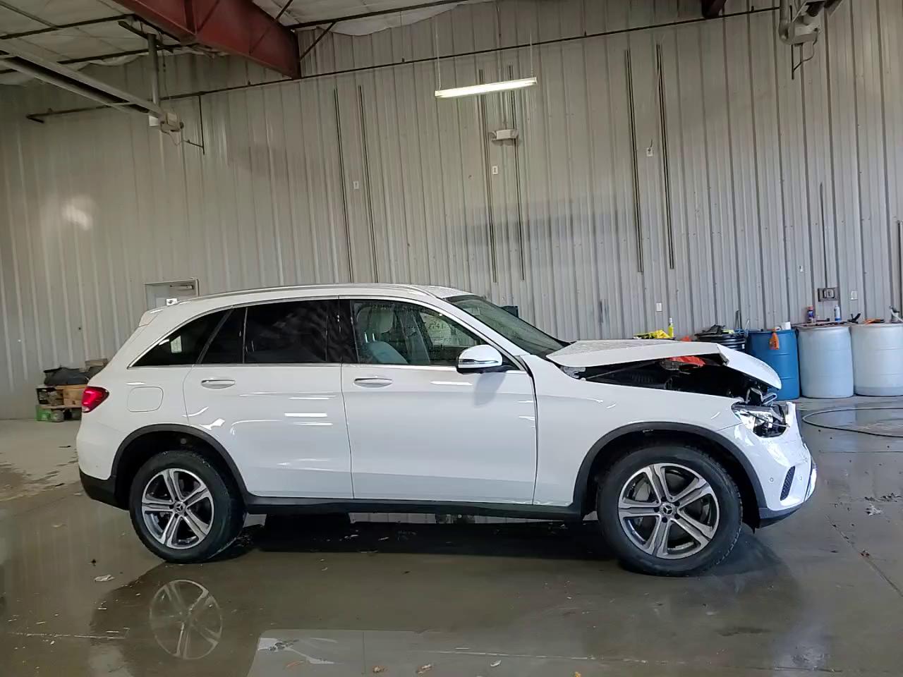 Фото: WDC0G8EBXLF745581