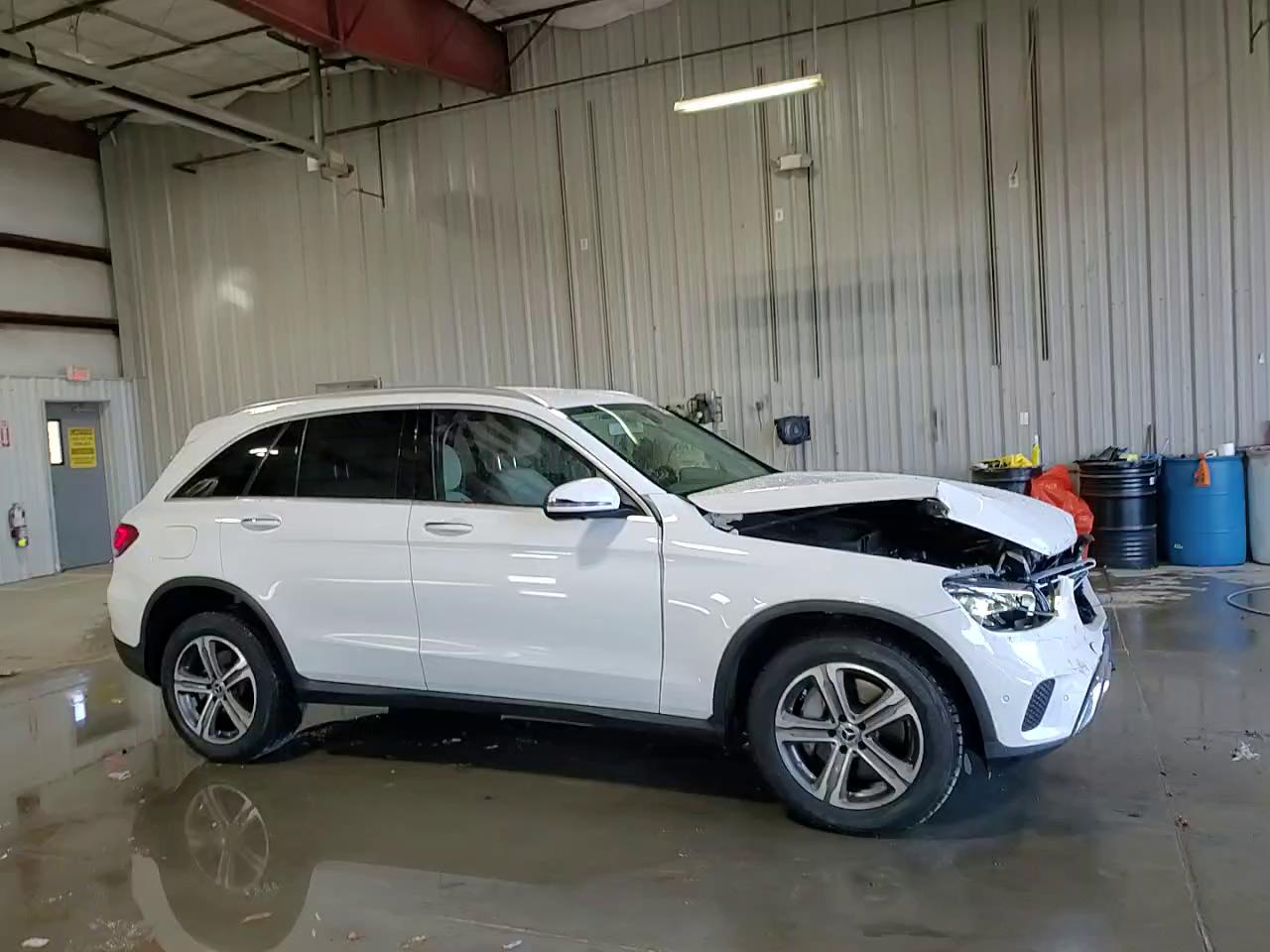 Фото: WDC0G8EBXLF745581