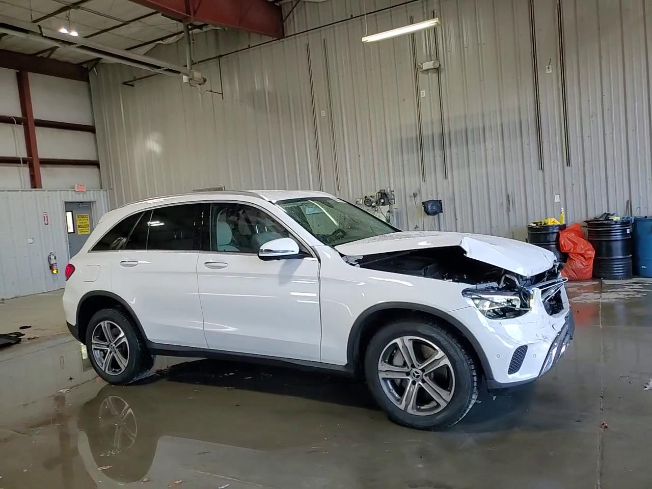 Фото: WDC0G8EBXLF745581