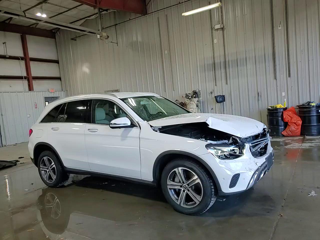 Фото: WDC0G8EBXLF745581