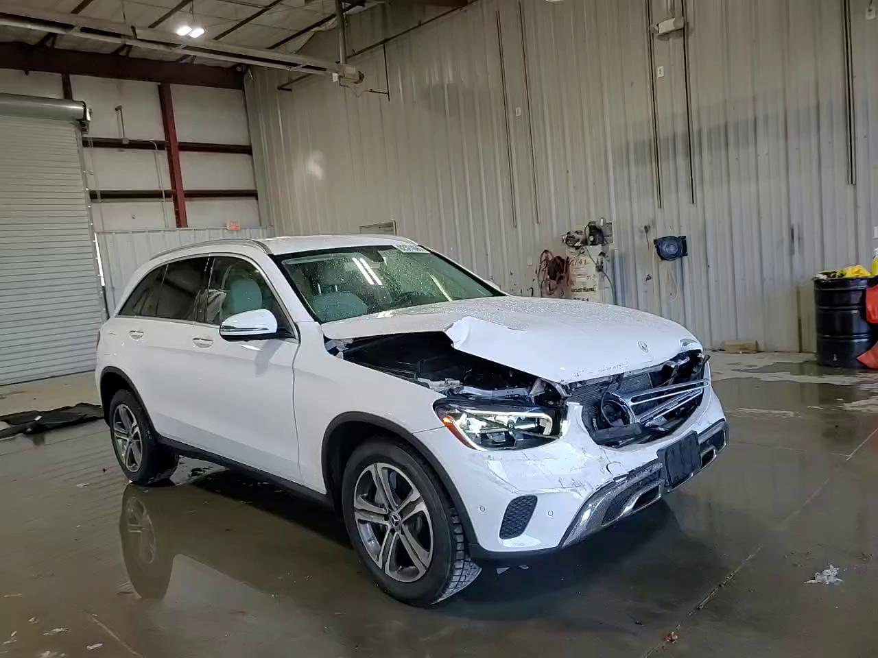 Фото: WDC0G8EBXLF745581