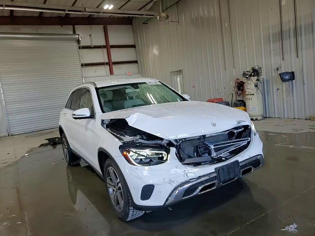 Фото: WDC0G8EBXLF745581