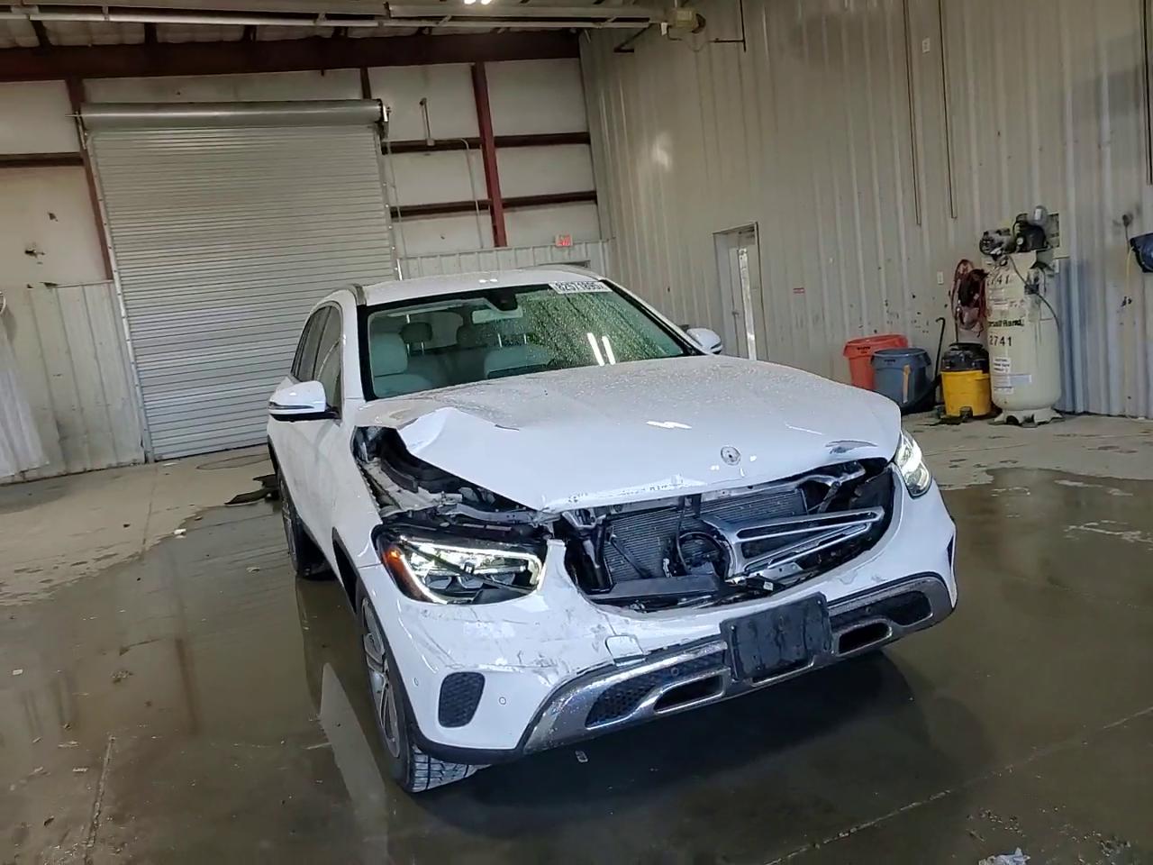 Фото: WDC0G8EBXLF745581