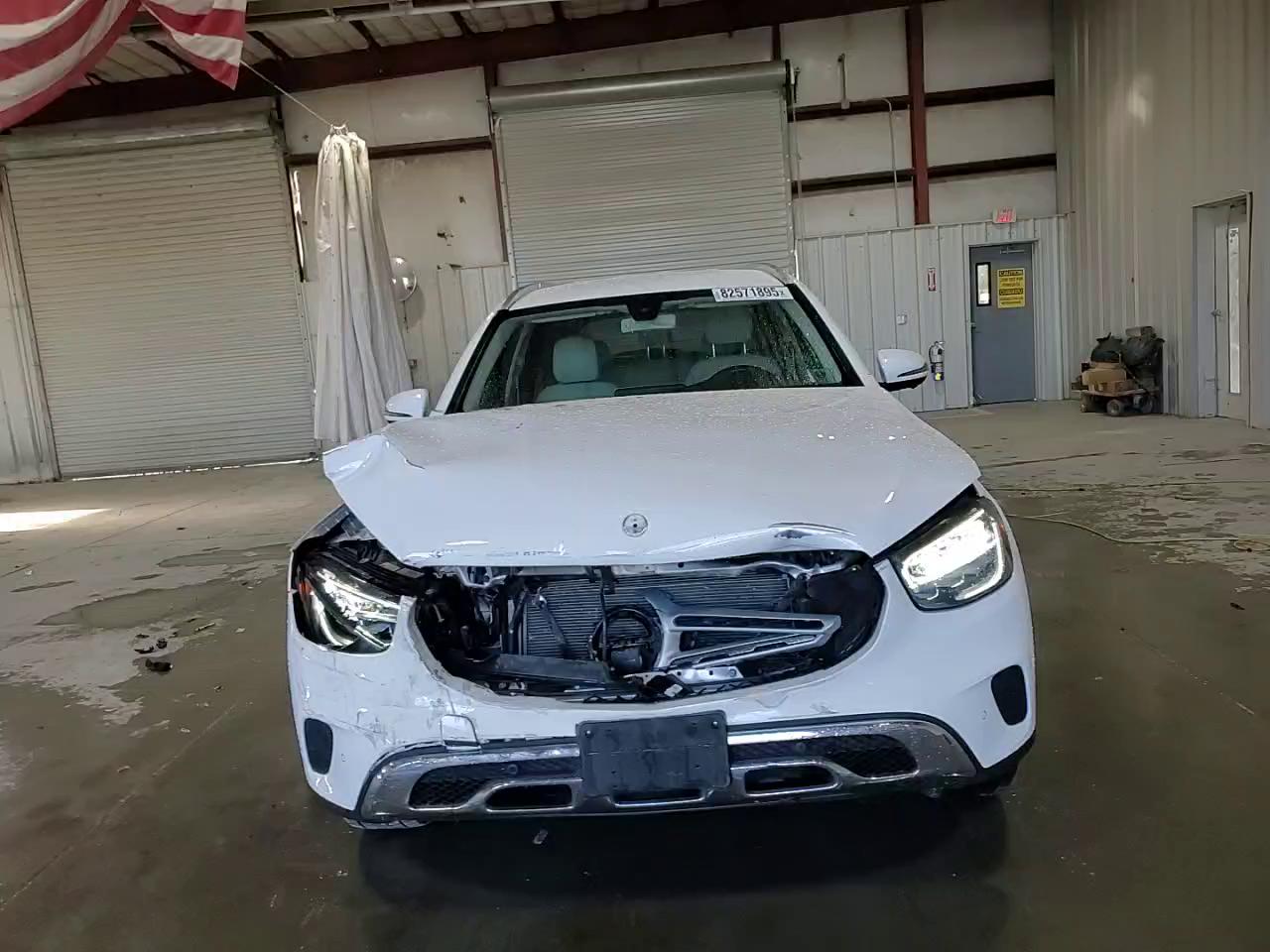 Фото: WDC0G8EBXLF745581