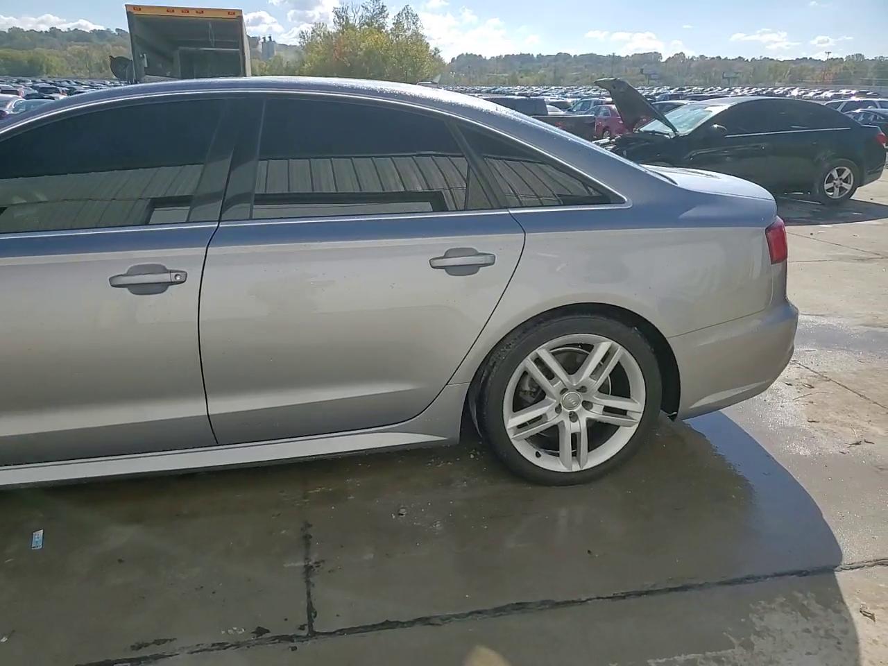 Фото: WAUFGAFC2GN073670