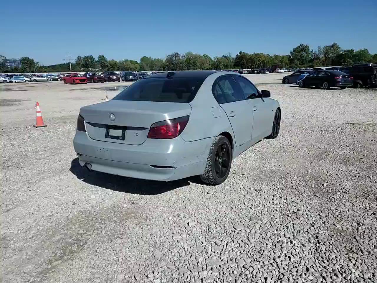 Фото: WBANF73567CU28262