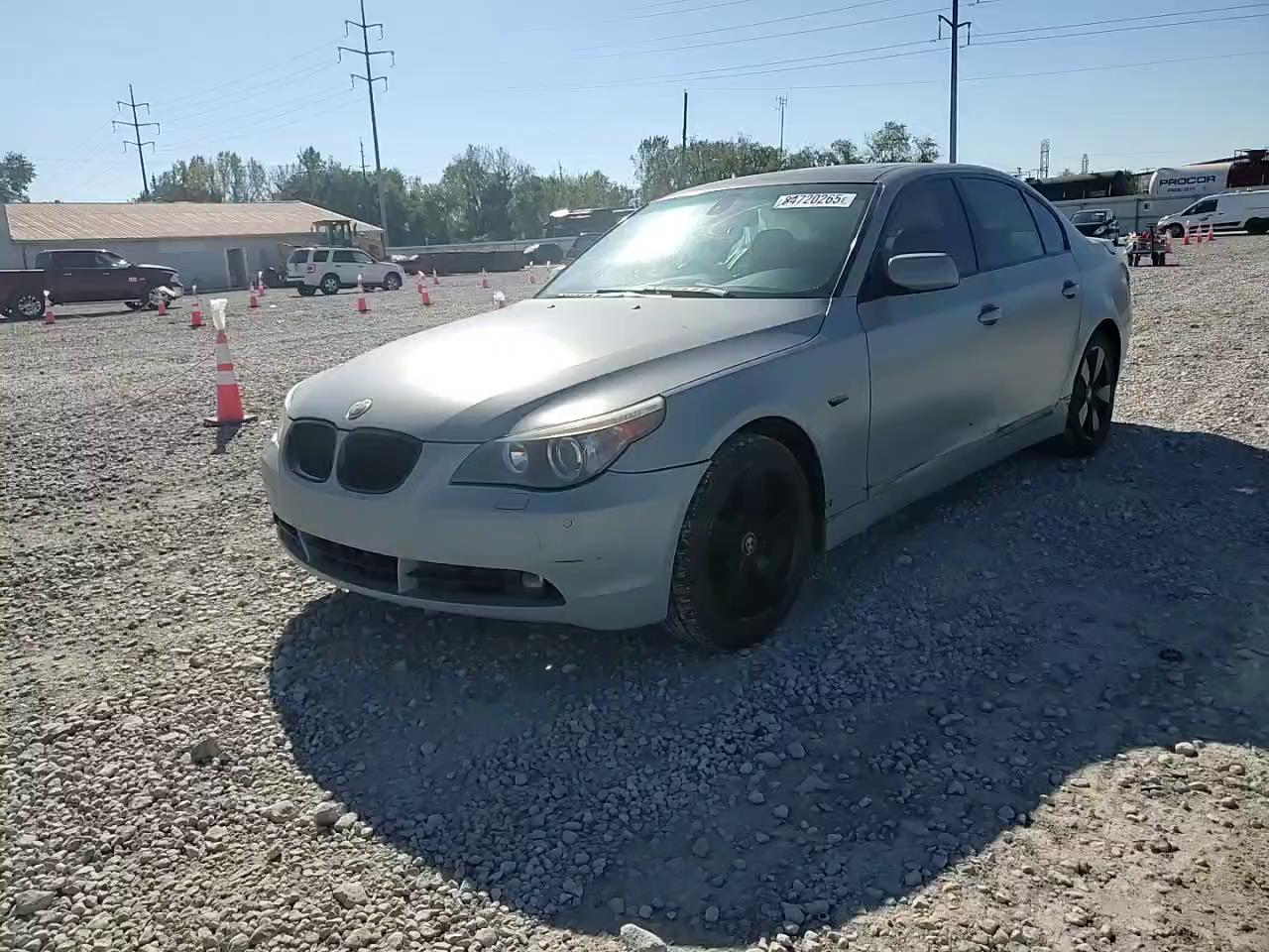 Фото: WBANF73567CU28262