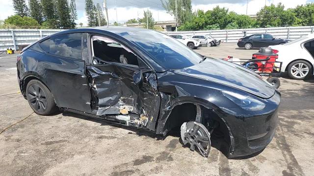 2024 Tesla Model Y VIN: 7SAYGDED3RF208845 Lot: 82191055