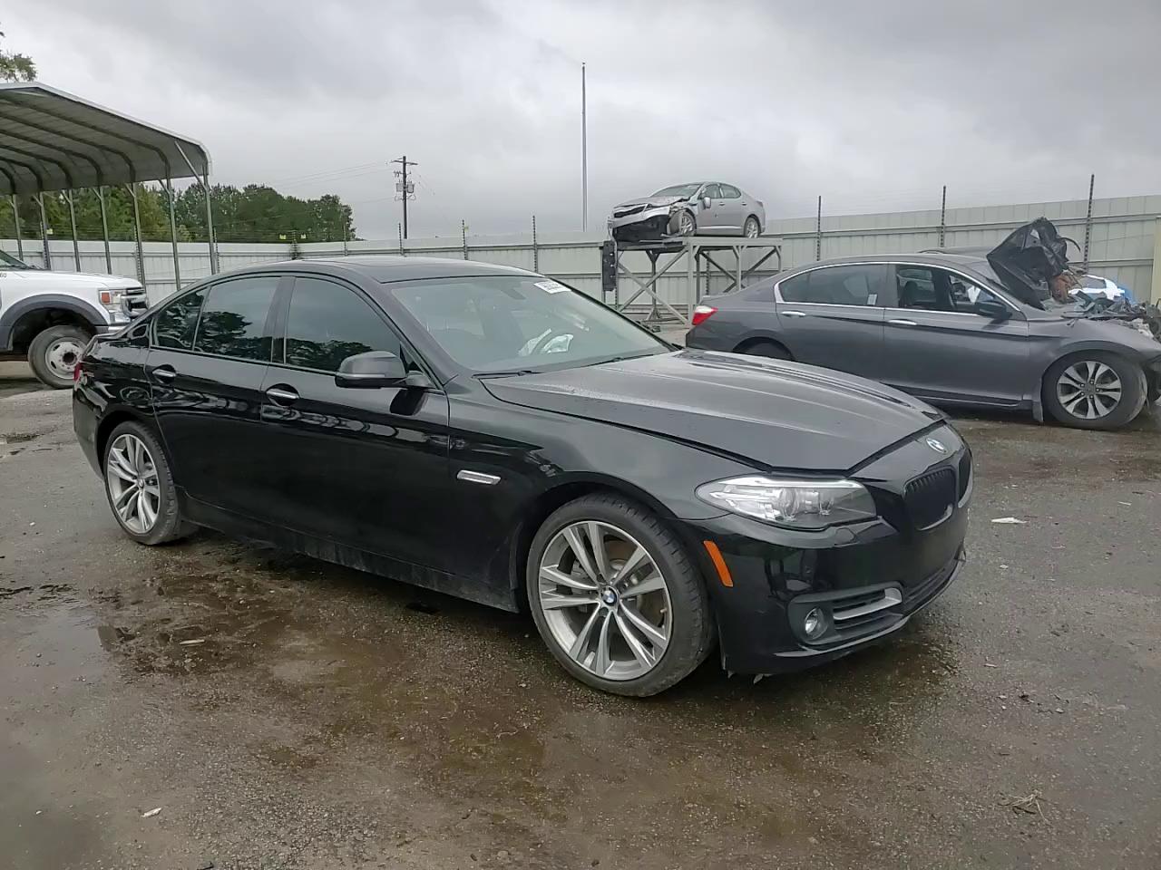 Фото: WBA5A5C51GG354809