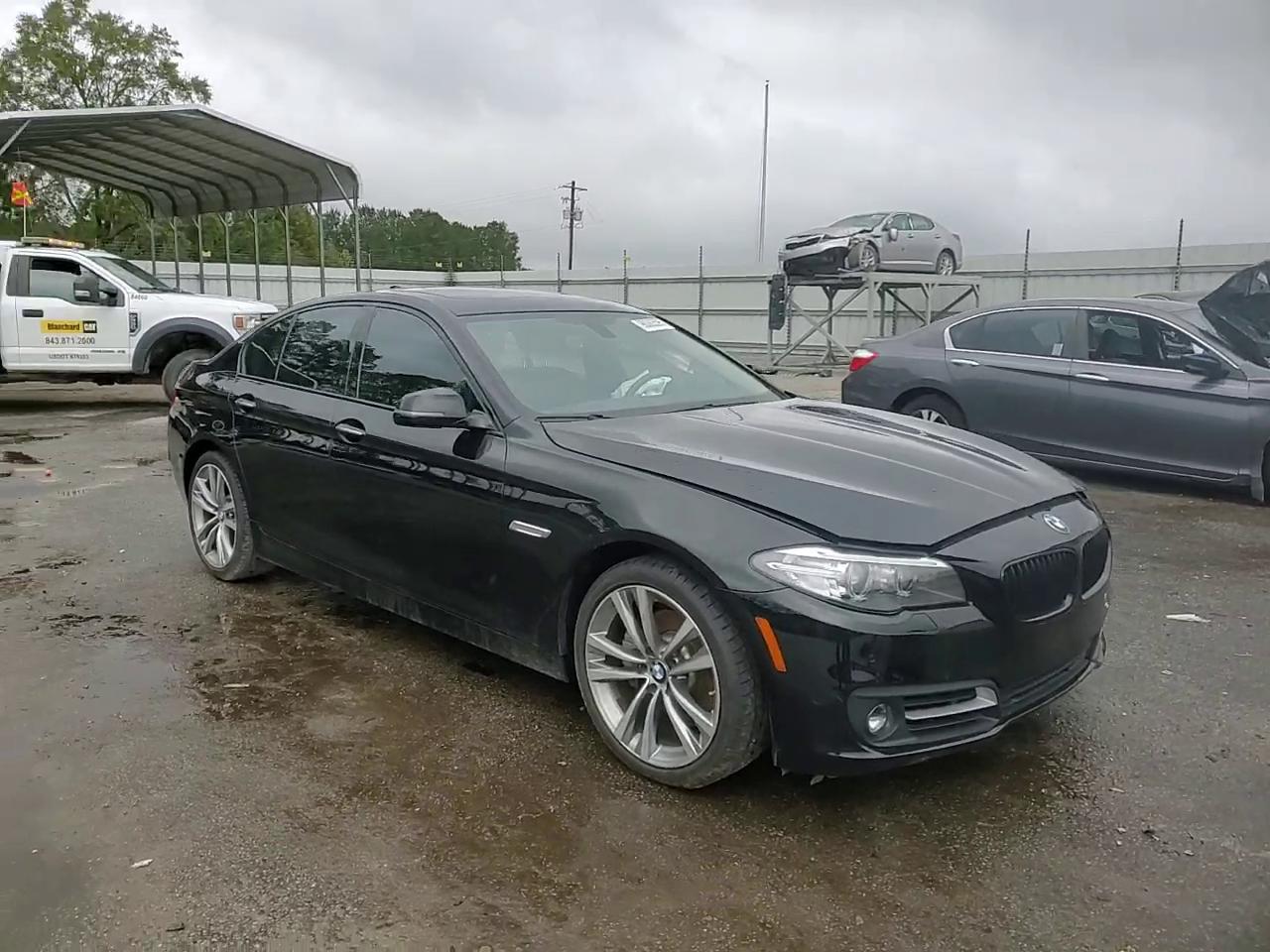 Фото: WBA5A5C51GG354809