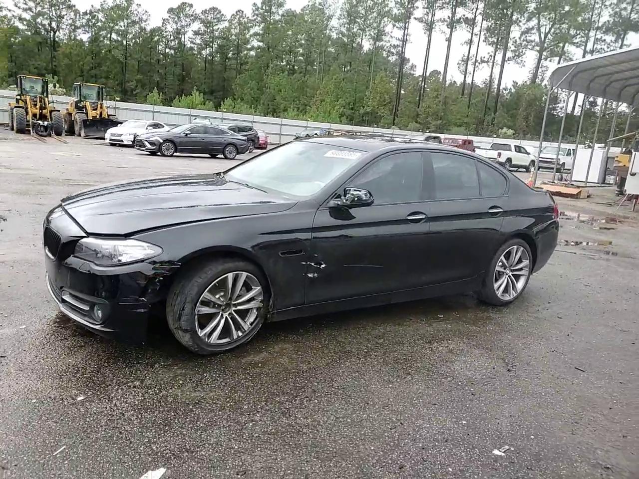 Фото: WBA5A5C51GG354809