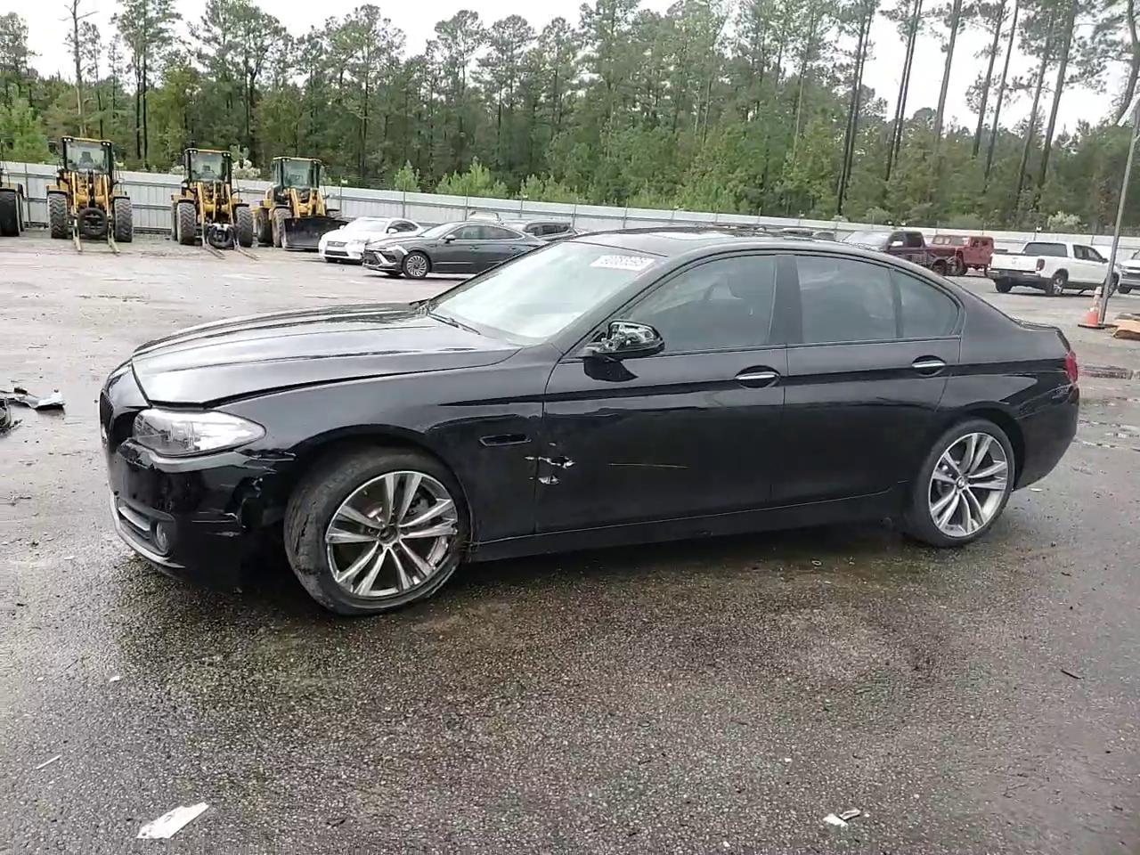 Фото: WBA5A5C51GG354809