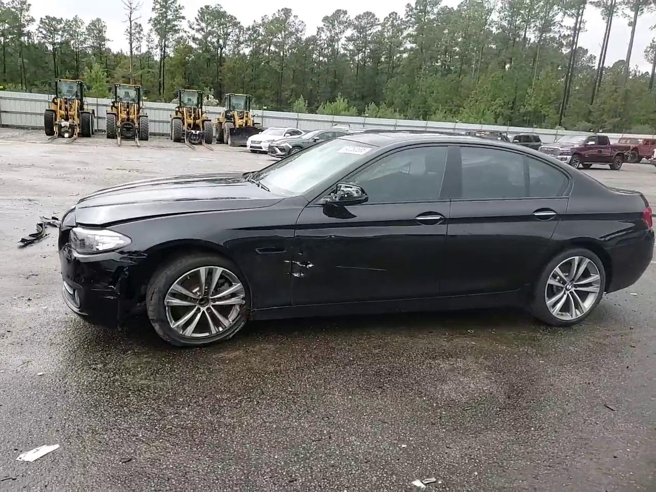 Фото: WBA5A5C51GG354809