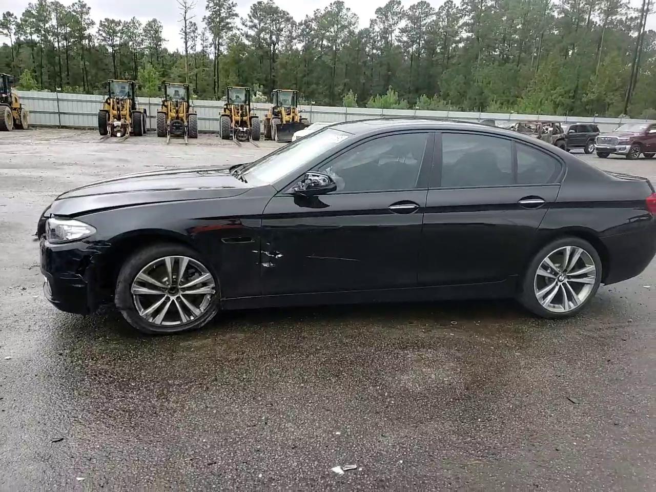 Фото: WBA5A5C51GG354809