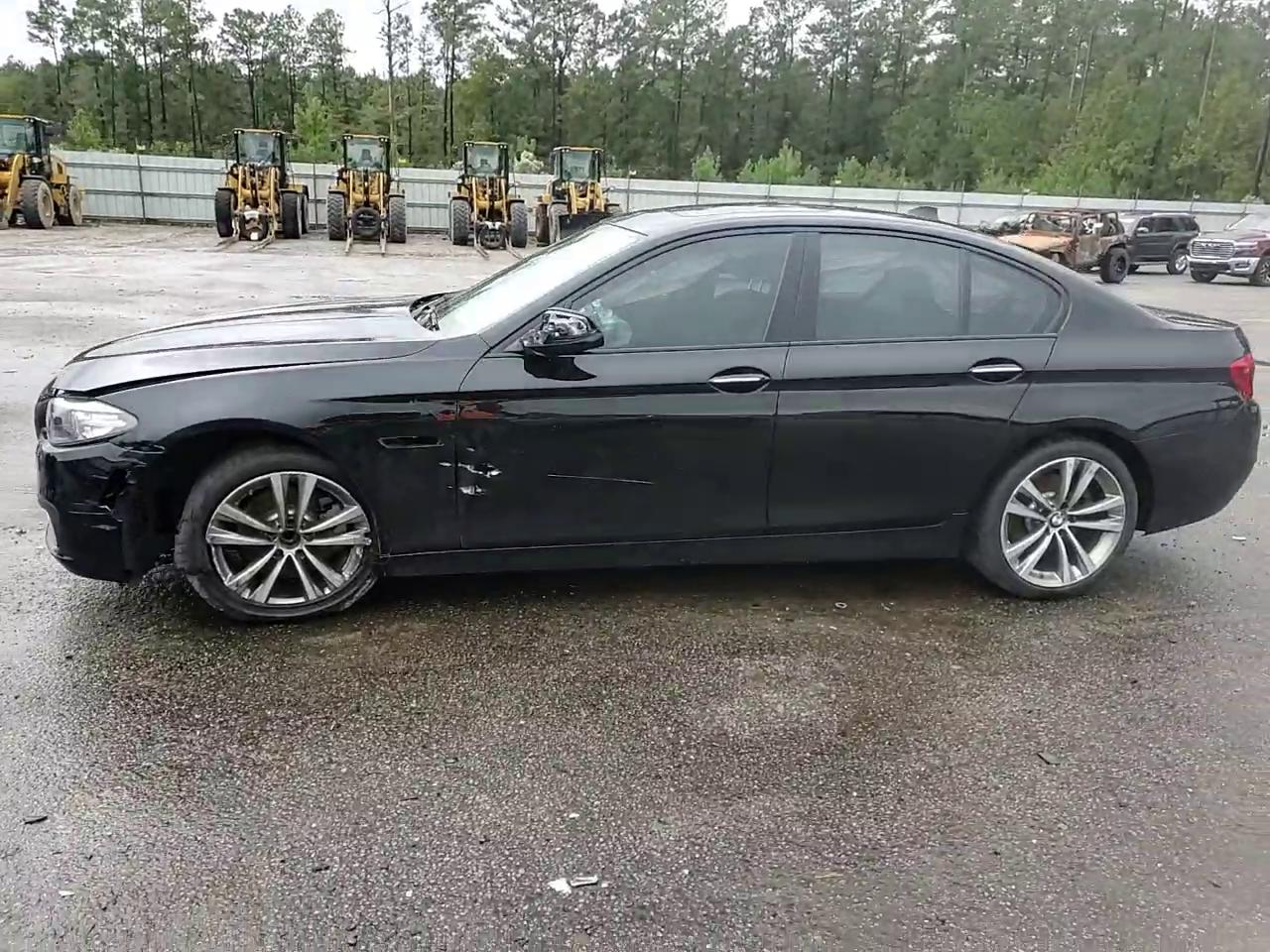 Фото: WBA5A5C51GG354809