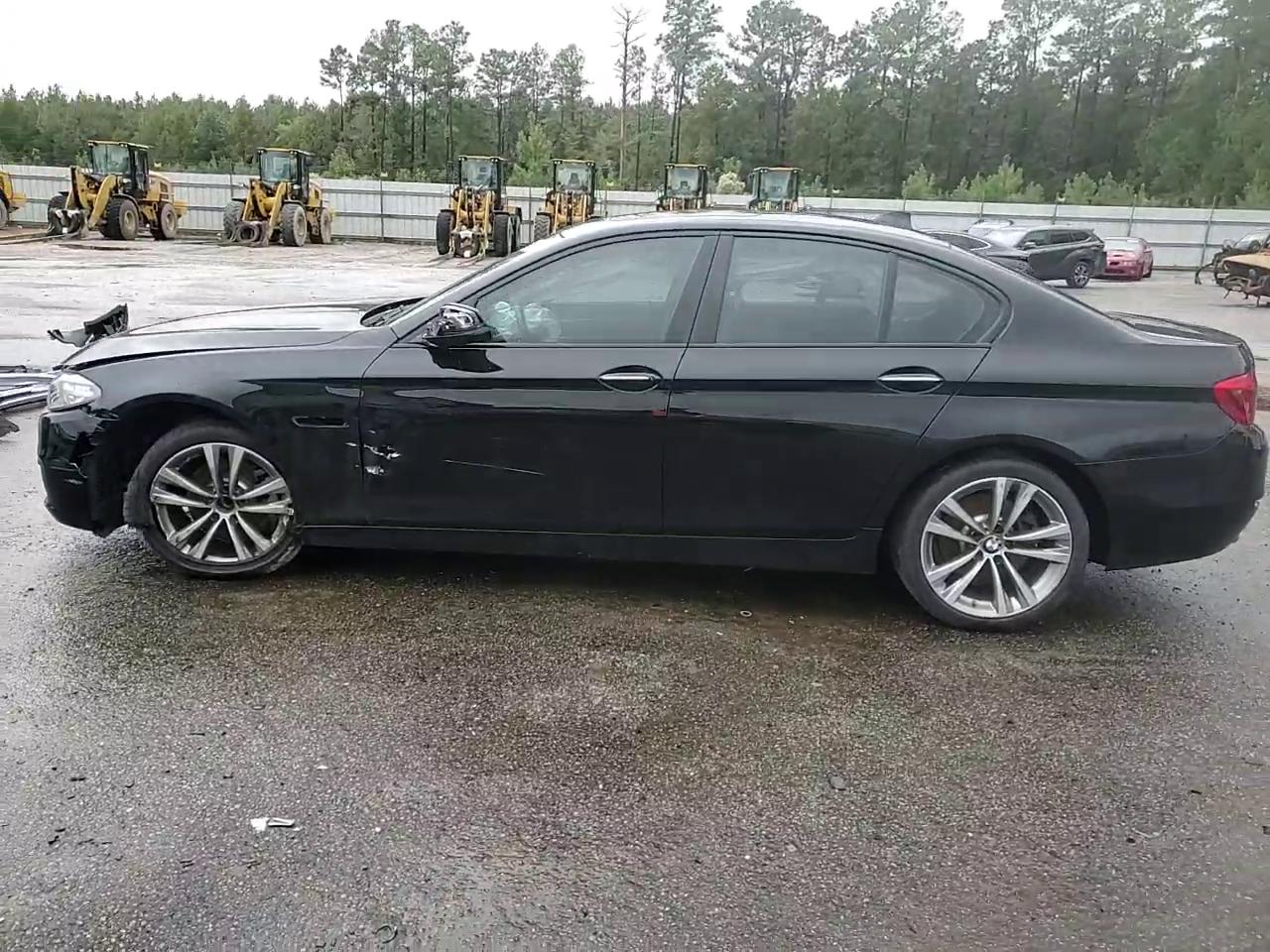 Фото: WBA5A5C51GG354809